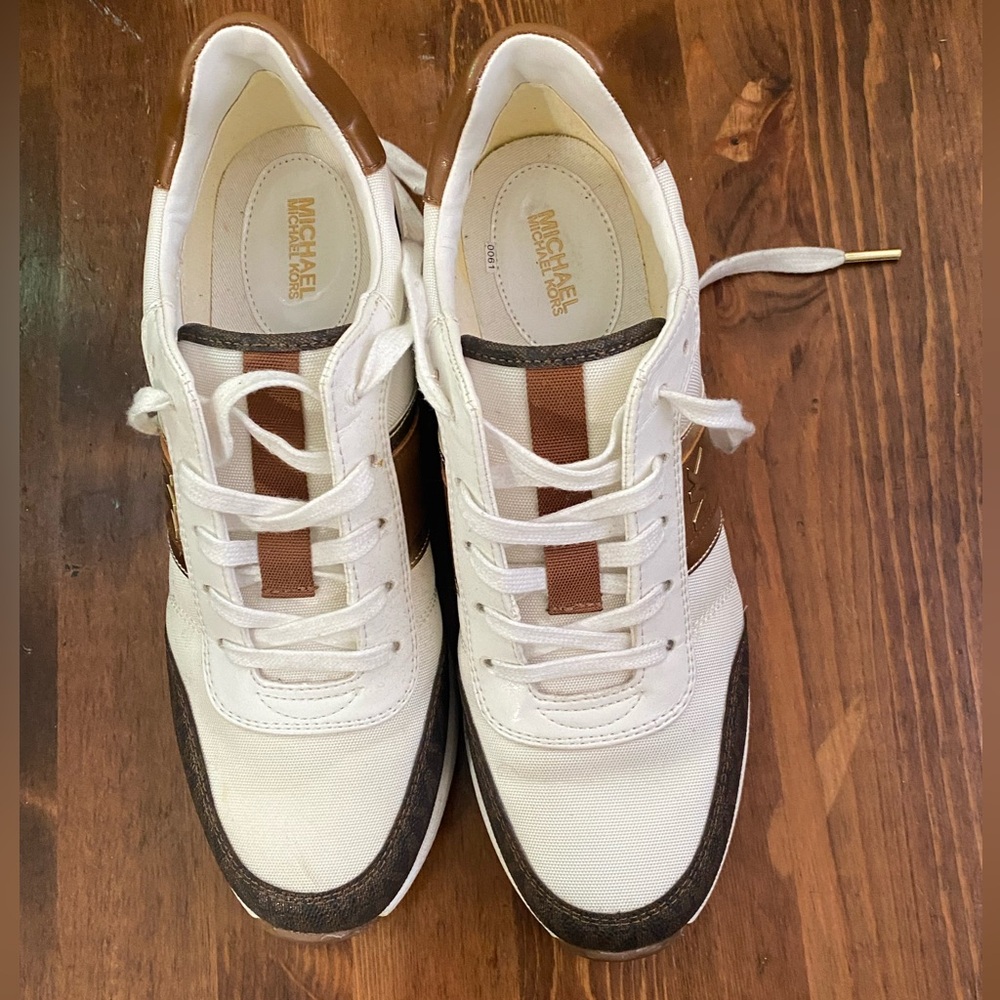 Michael Kors Women’s Wedge Sneakers. Size: 8.5
Gently used great condition. 🤎 - Picture 7 of 14